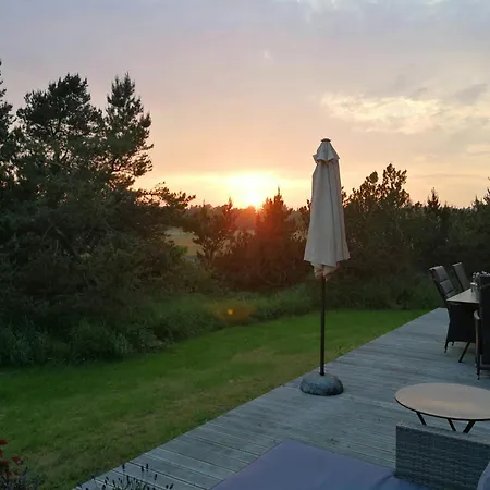 Semesterbostad Charming Architect-designed House Near Hou Harbor Hals