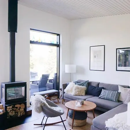 Semesterbostad Charming Architect-designed House Near Hou Harbor Hals
