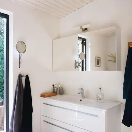 Semesterbostad Charming Architect-designed House Near Hou Harbor