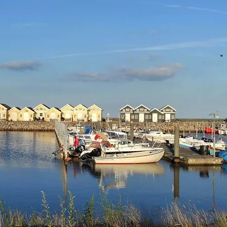 Charming Architect-designed House Near Hou Harbor Hals